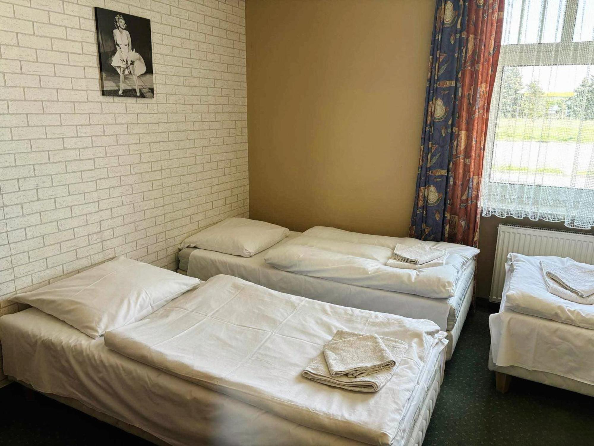 Motel Petro Torzym Exterior foto
